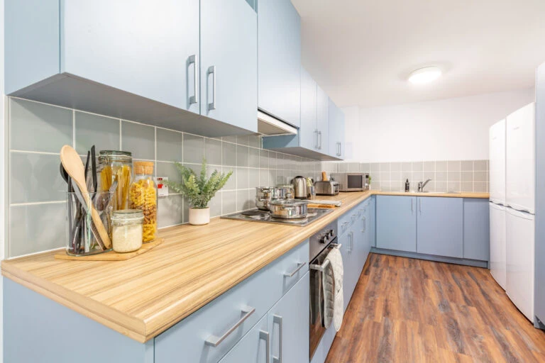 Newton Court - Standard Ensuite - image 8