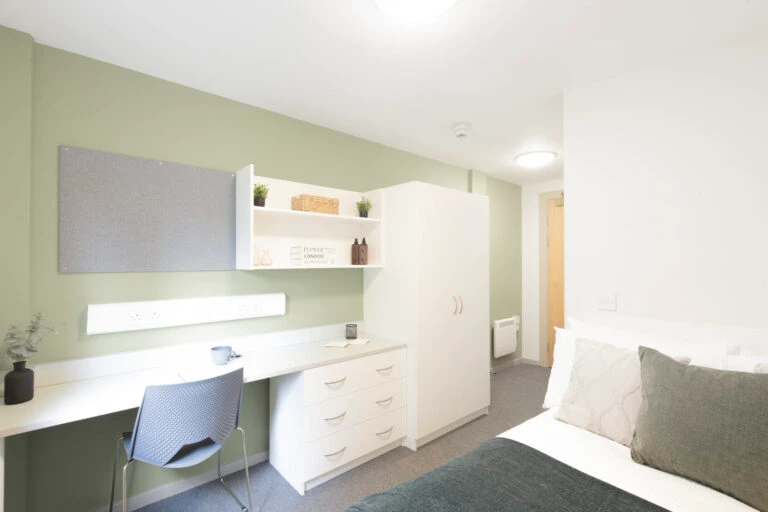 Newton Court - Standard Ensuite - image 10