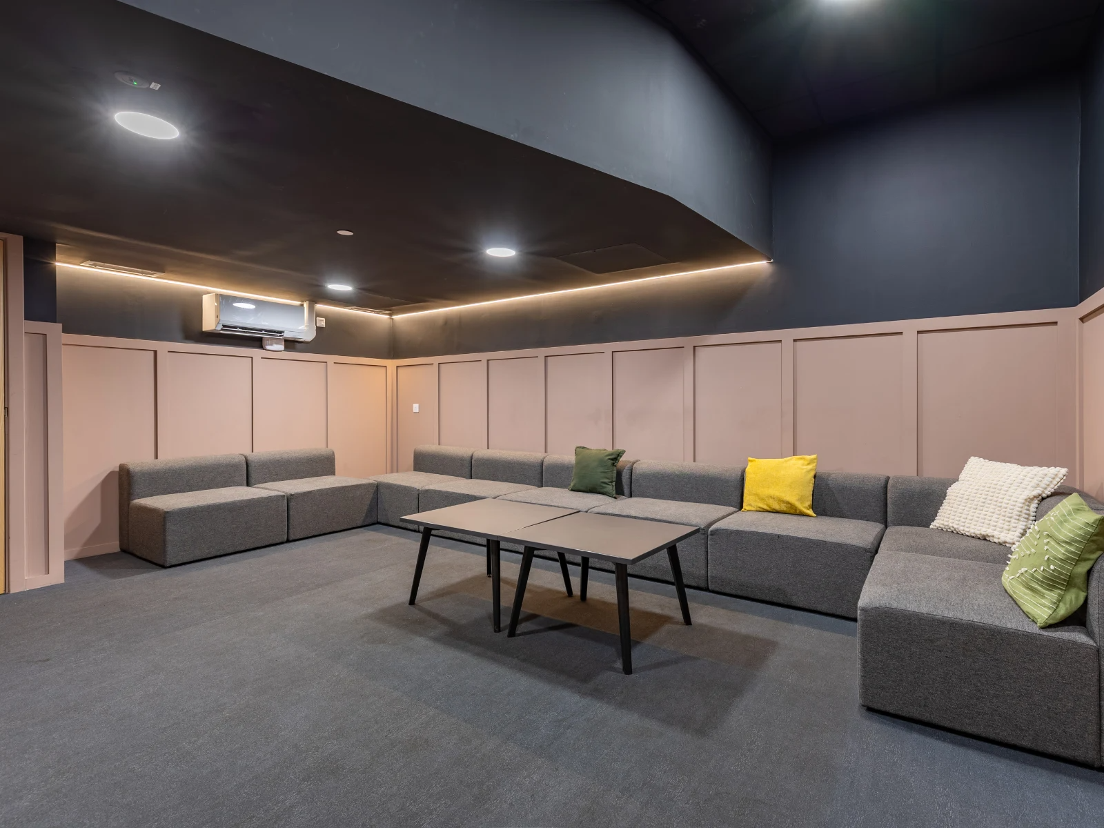Standard Studio - image 12