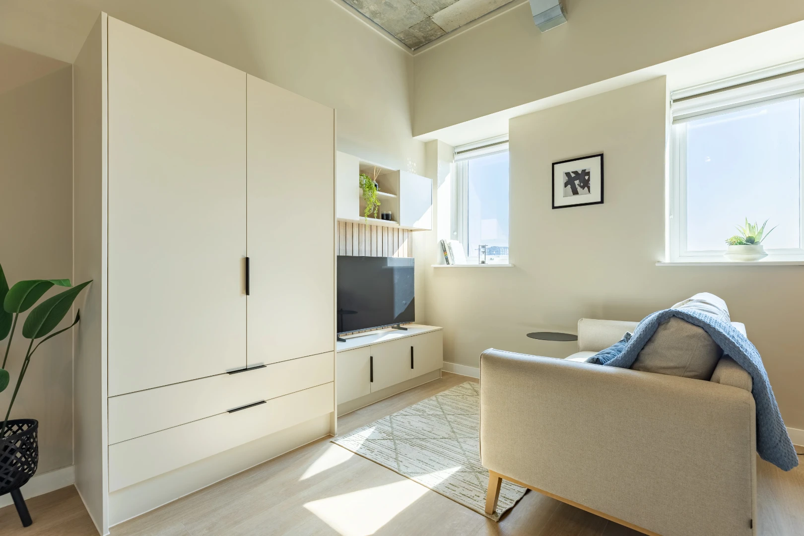 Stretch Studio Apartment - image 9