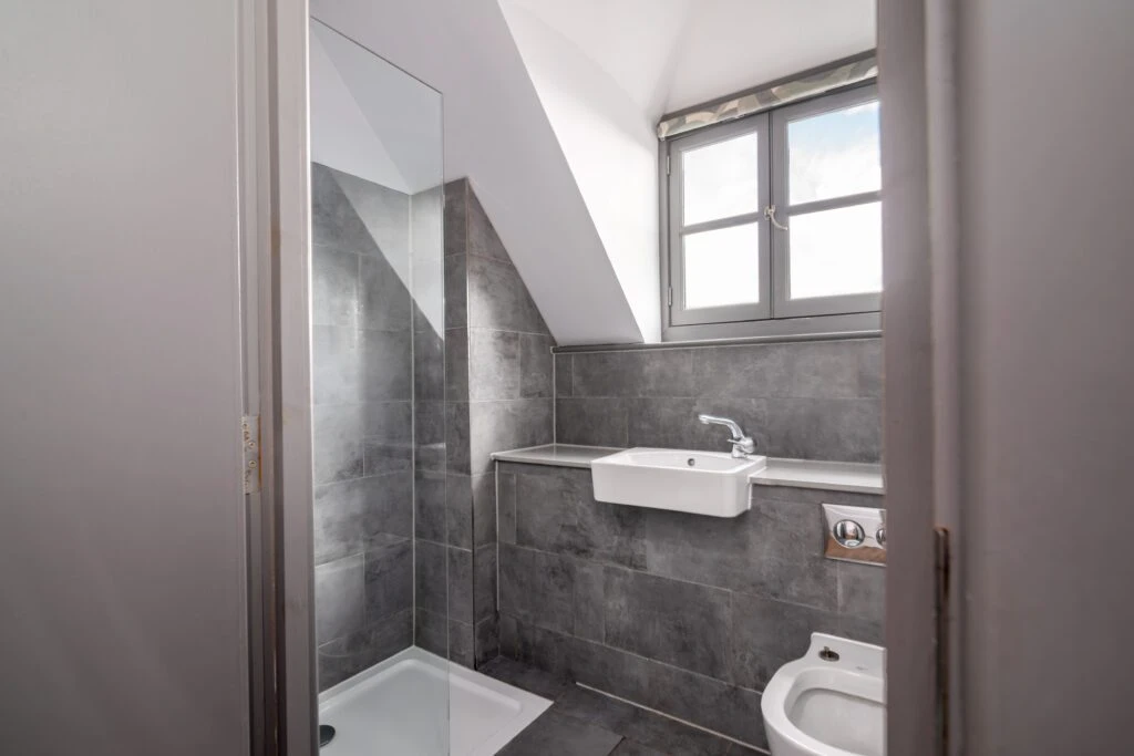Studio Apartment - image 12