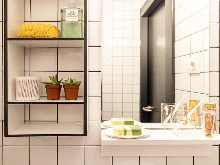 Standard Ensuite - image 9
