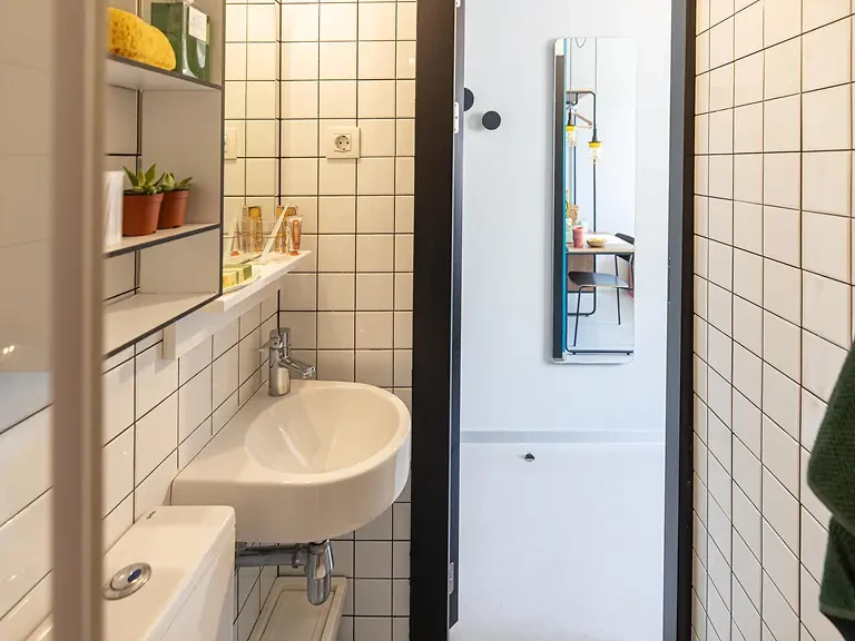 Standard Ensuite - image 10