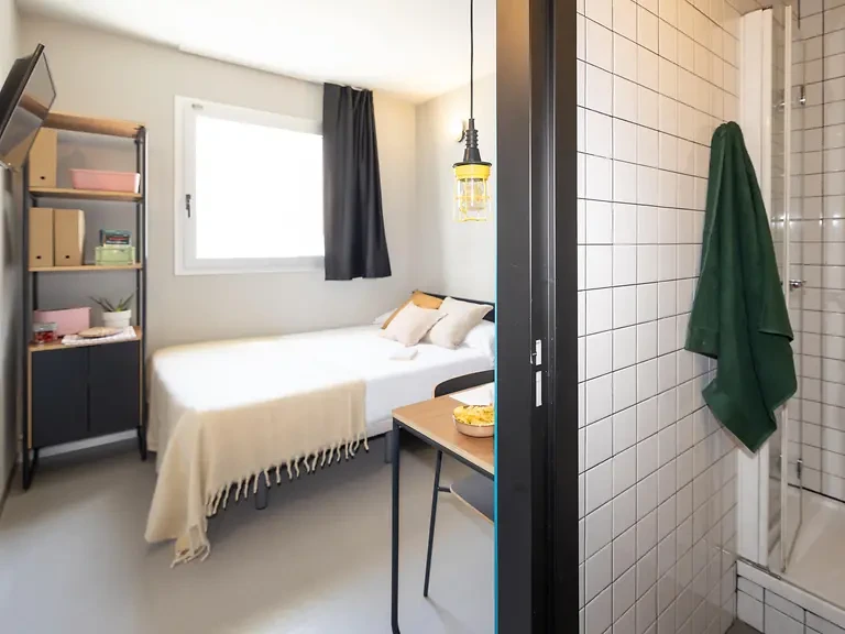 Standard Ensuite - image 7