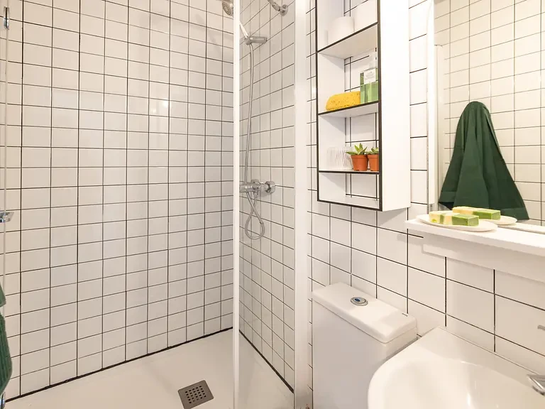 Standard Ensuite - image 8