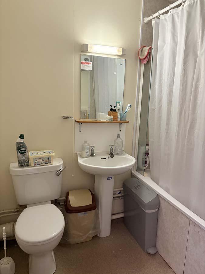 Three Bedroom Classic - image 10