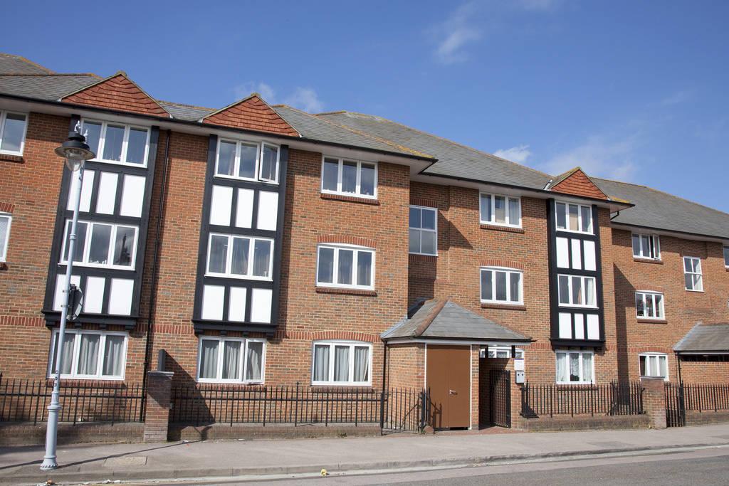 Three Bedroom Compact - image 8