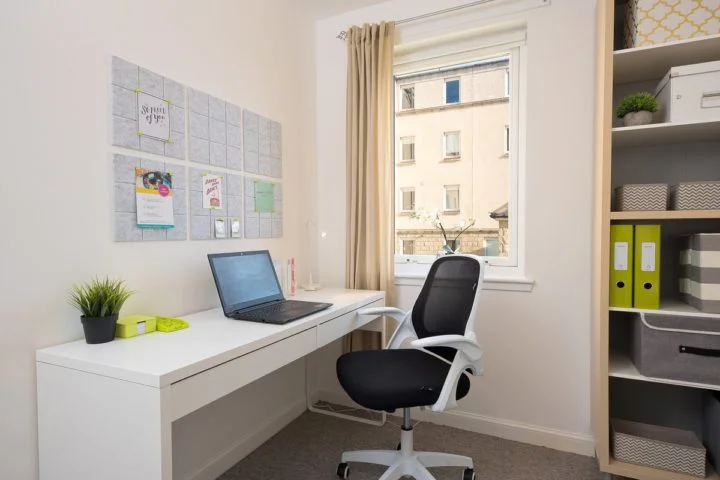 Premium – 2 Bed Maisonette With Study - image 7