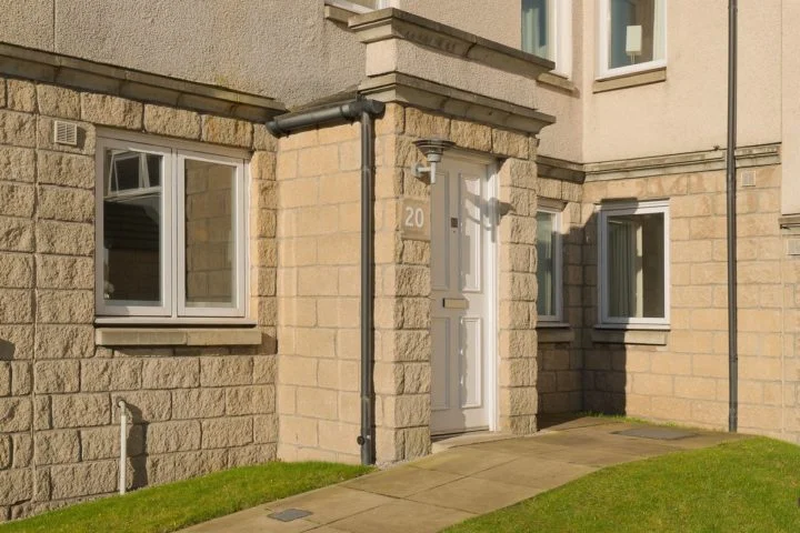 Premium – 2 Bed Maisonette With Study - image 11