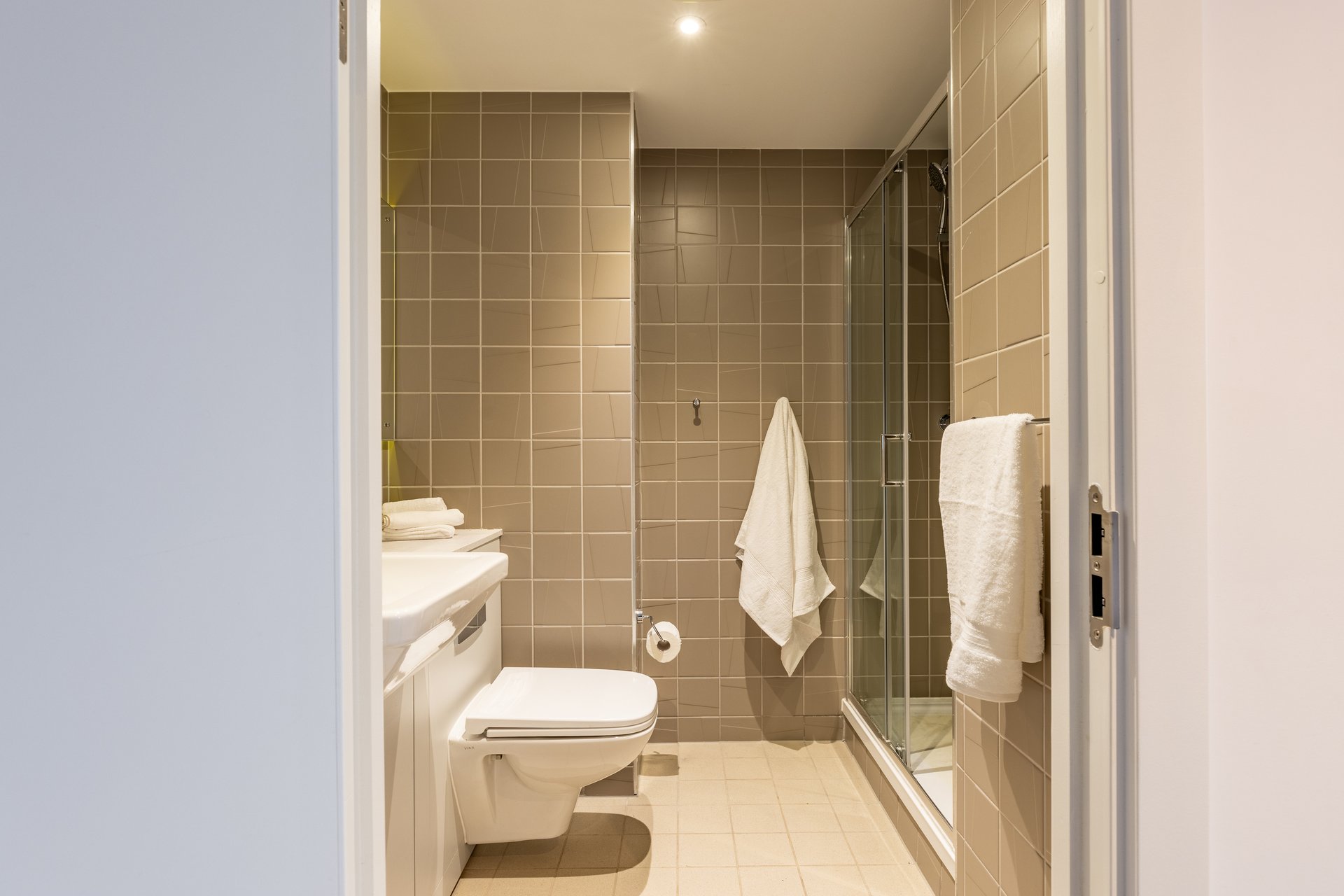 true Apartment - image 8