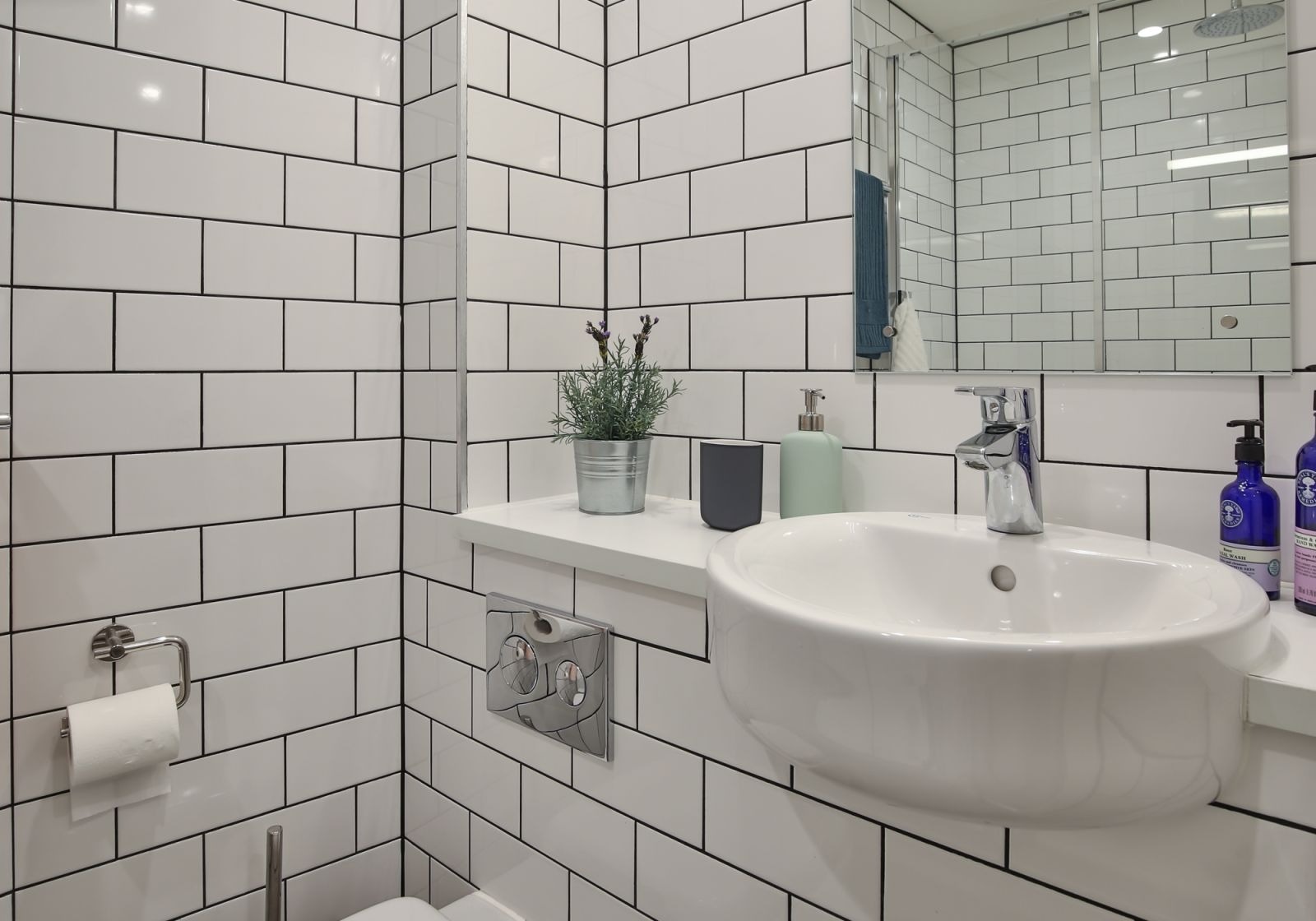 Two Bed Apartment Plus - image 7