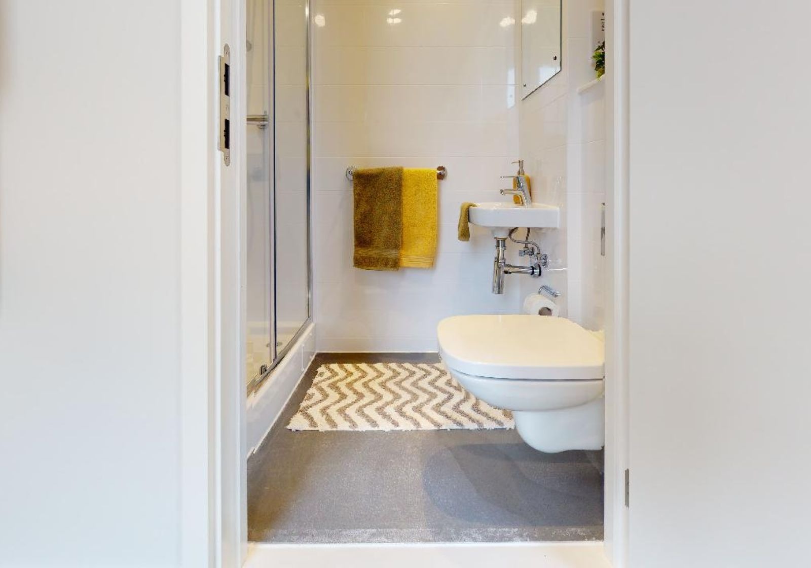 Two Bedroom Apartment Plus - image 7