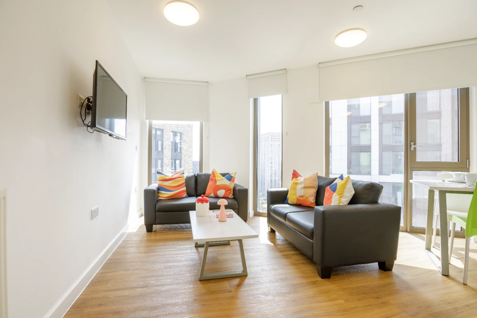 Upper Floor Ensuite (5 Bed) - image 8