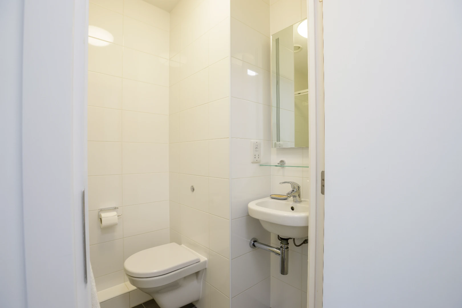 Upper Floor Ensuite (5 Bed) - image 12
