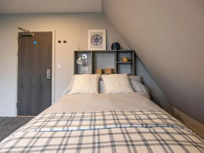 Ash Grove Court, Guildford photo 9