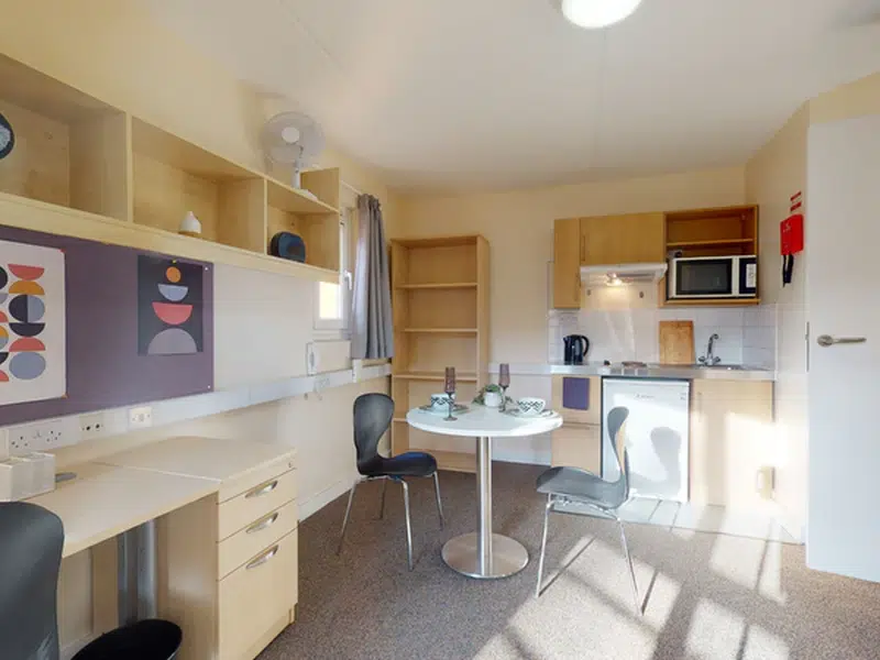 Creek Court, London photo 9