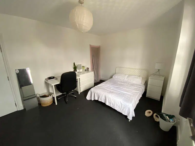 Hook Road, London photo 1
