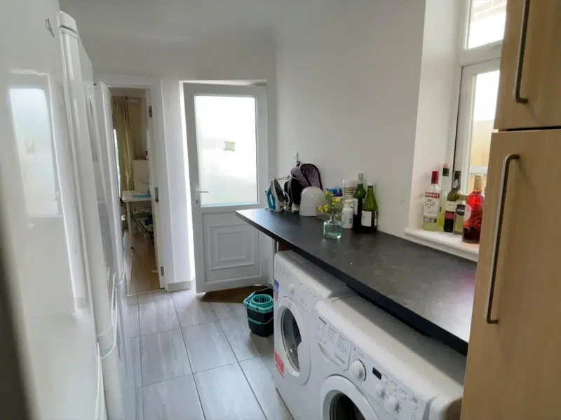 Hook Road, London photo 9