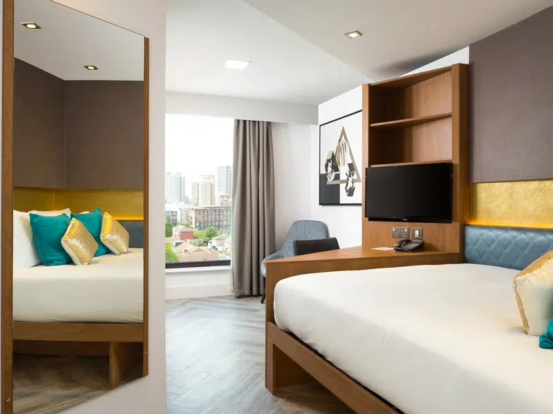 Iconinc @ Roomzzz - Stratford, London photo 1
