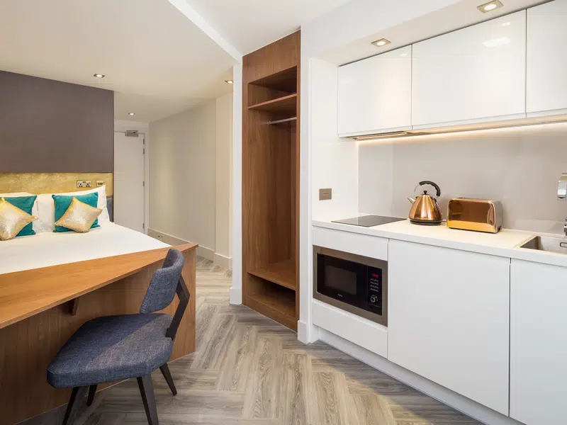 Iconinc @ Roomzzz - Stratford, London photo 2