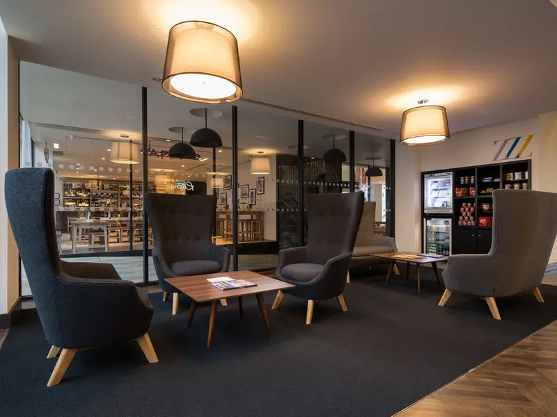 Iconinc @ Roomzzz - Manchester Victoria photo 6