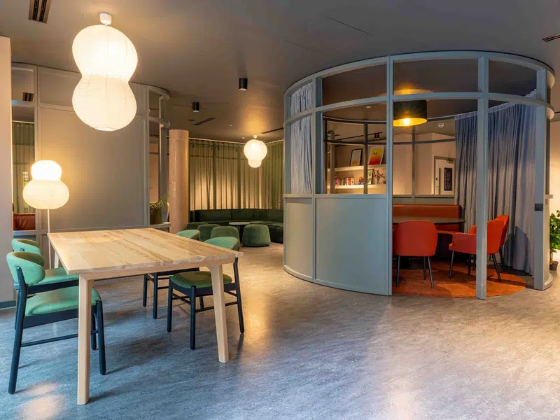 iQ City, London photo 9