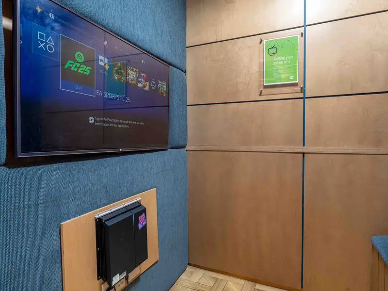 iQ Magenta House, London photo 17