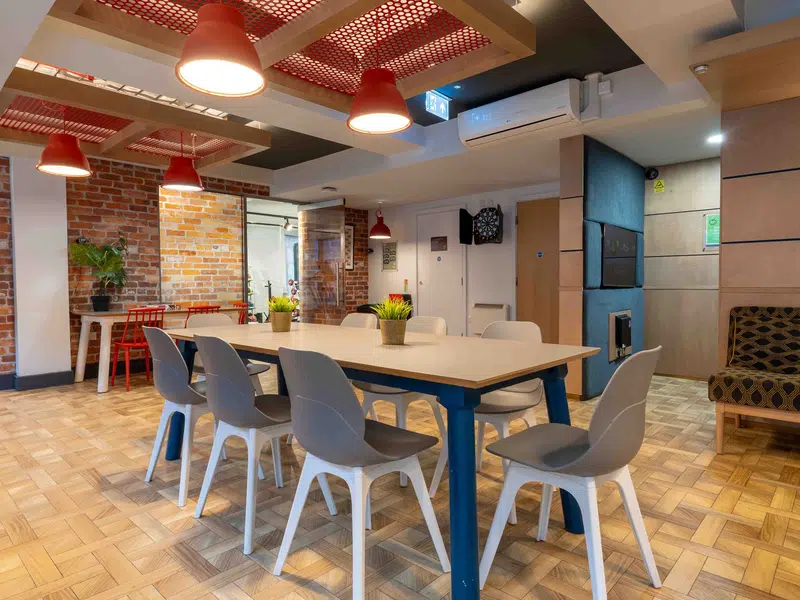 iQ Magenta House, London photo 15