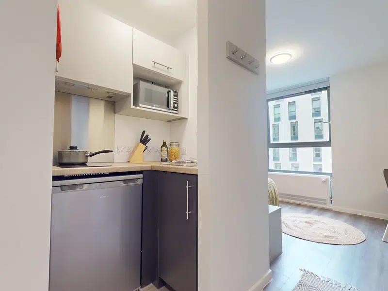 iQ Sterling Court, London photo 8