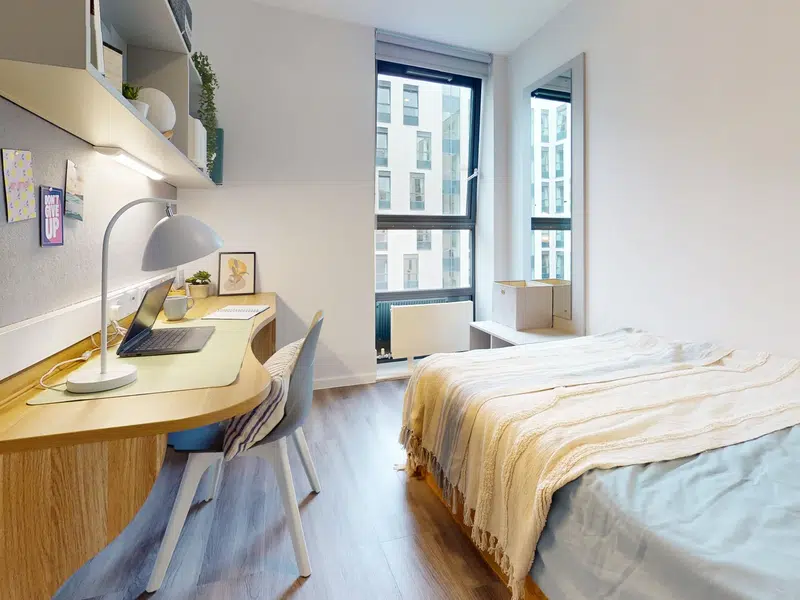 iQ Sterling Court, London photo 5