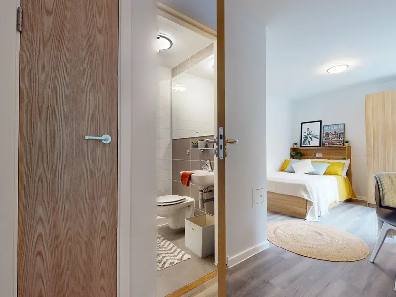 iQ Sterling Court, London photo 7
