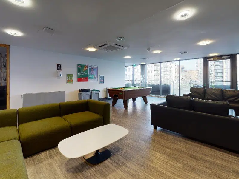 iQ Sterling Court, London photo 11