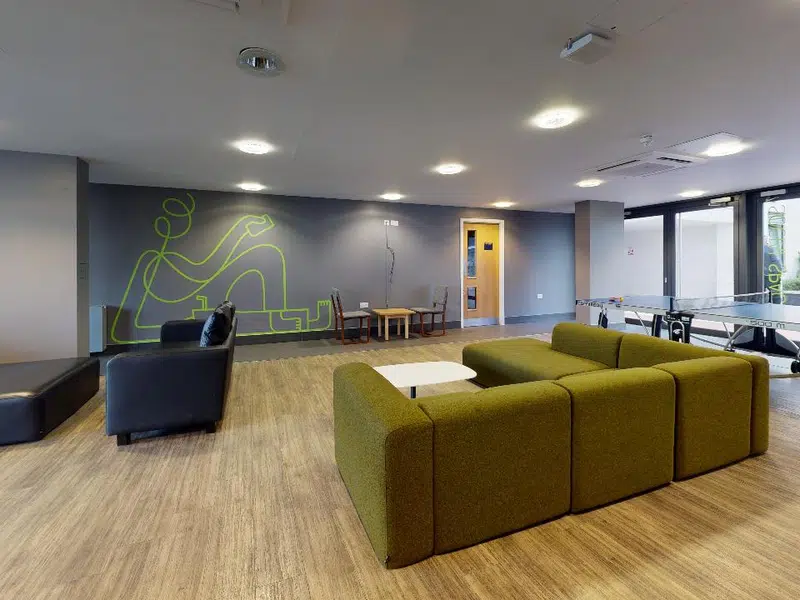 iQ Sterling Court, London photo 12