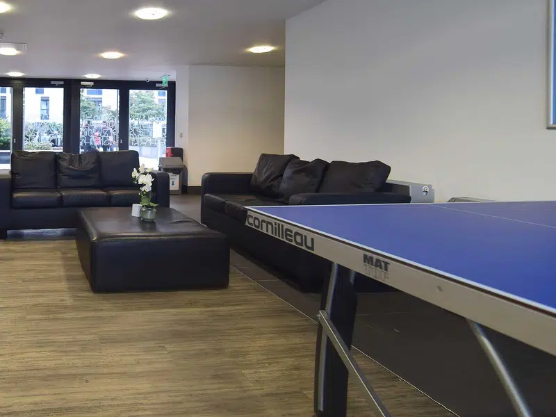 iQ Sterling Court, London photo 14