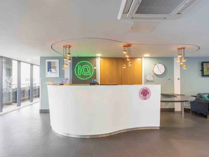iQ Sterling Court, London photo 9
