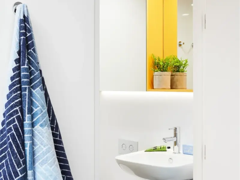 2 Bed Apartment with Ensuite photo 3