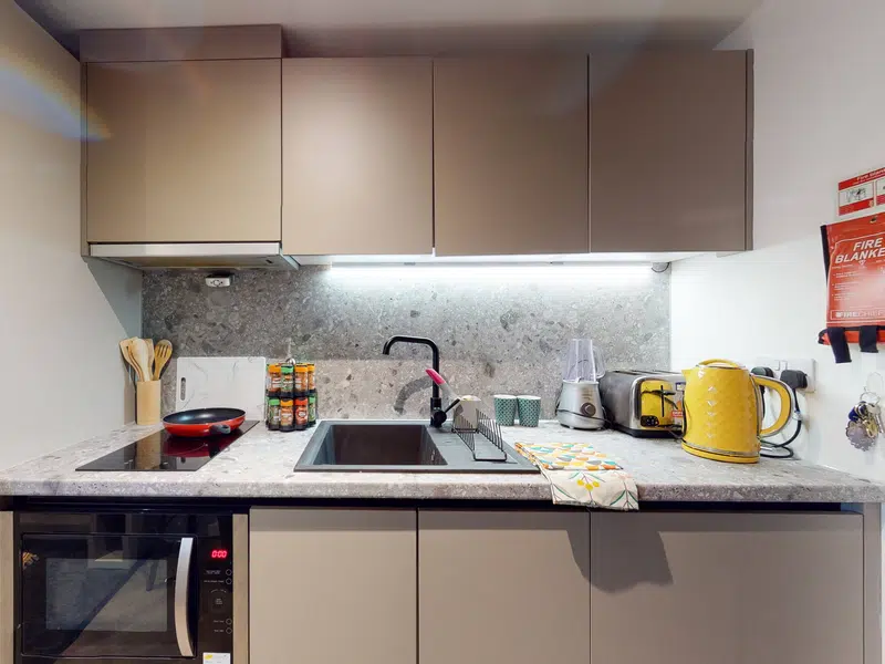 3 BED APARTMENT photo 3