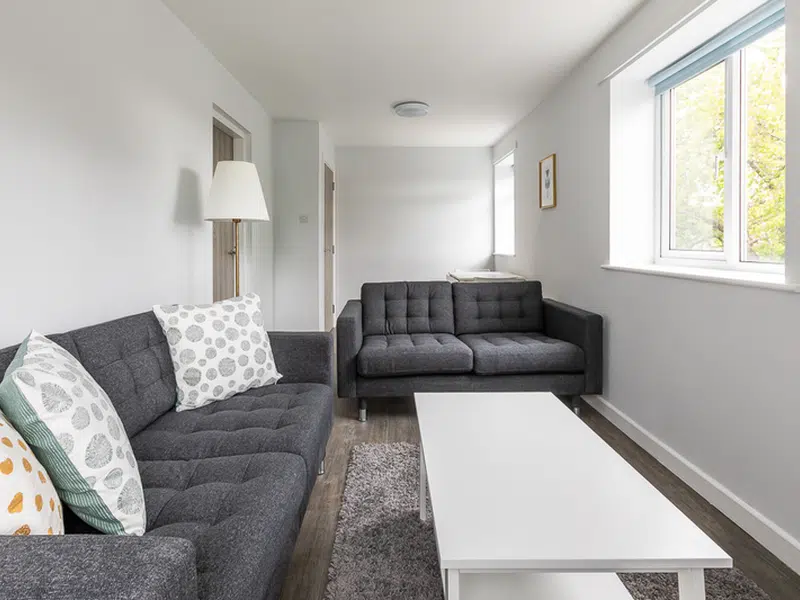 3 Bed Flat photo 3