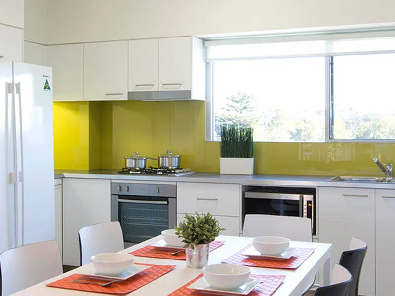 4 Bdrm Apt photo 2