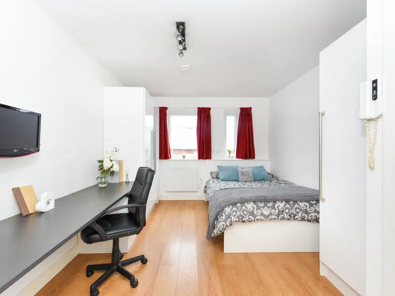 En-suite bronze photo 1
