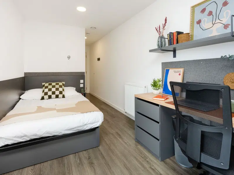 4 Bed En-suite photo 1