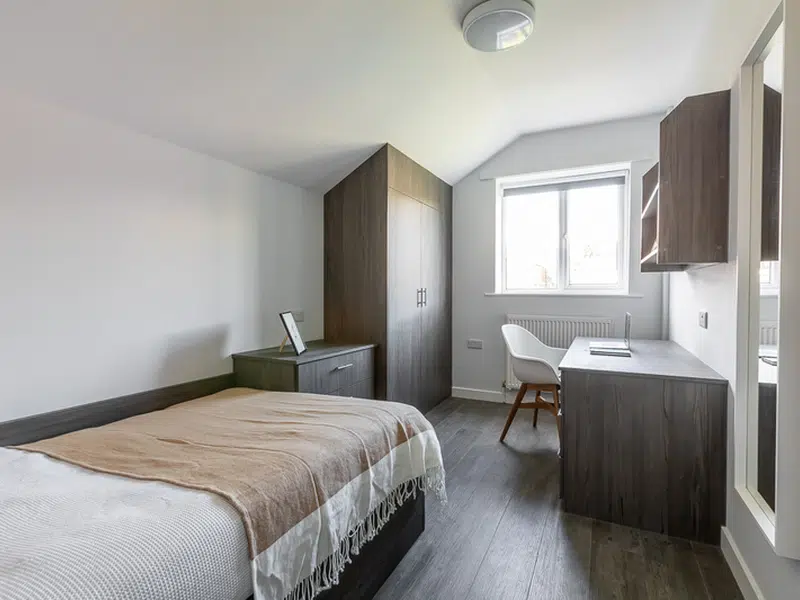 4 Bed Flat photo 2