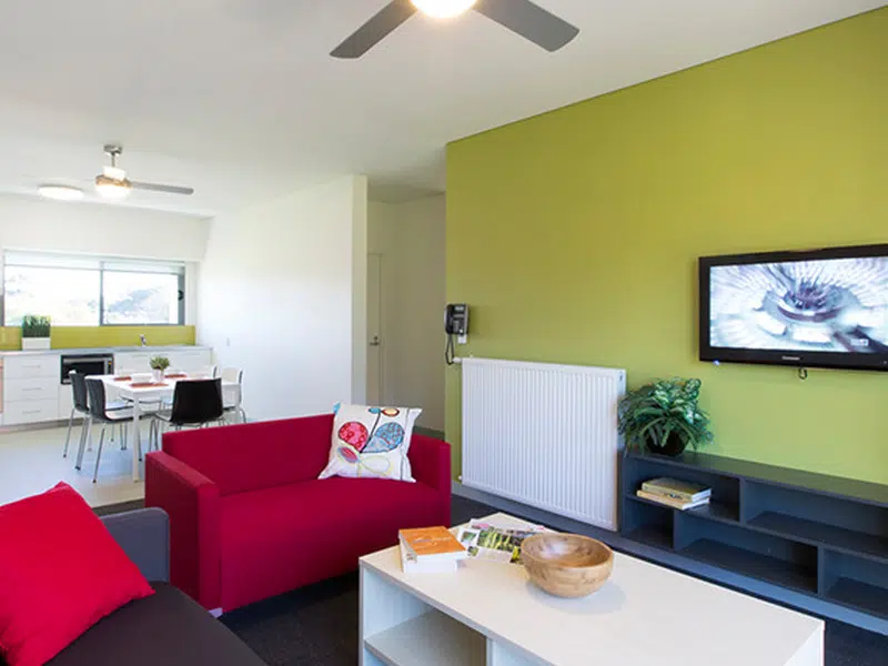 5 Bdrm Apt photo 4