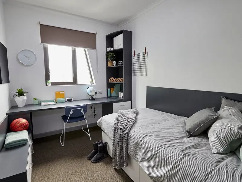 5 Bed Apartment with Ensuite photo 2