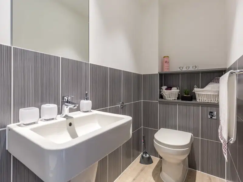 4 Bed Cluster Ensuite photo 5