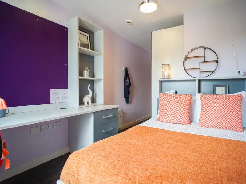 5 Bed Gold Ensuite photo 1