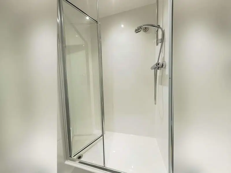 5 Bed Standard En-suite photo 5