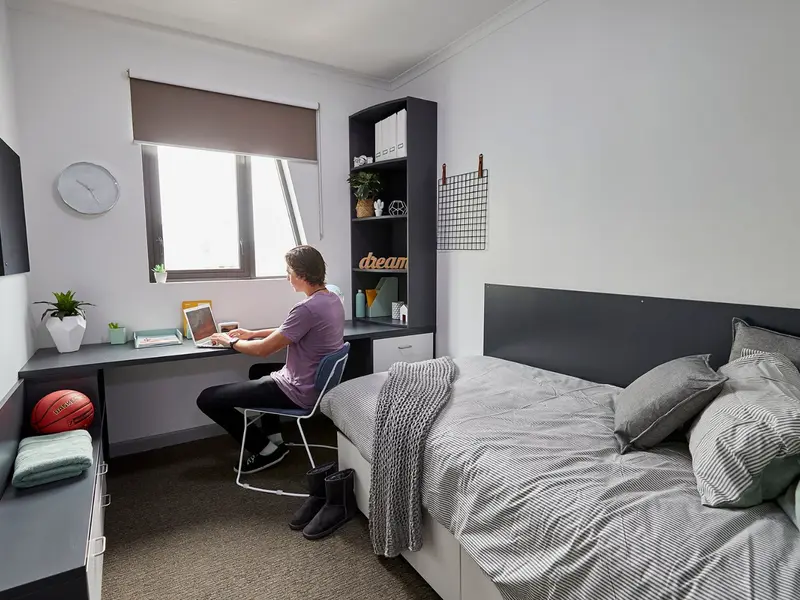 6 Bed Apartment with Ensuite photo 2