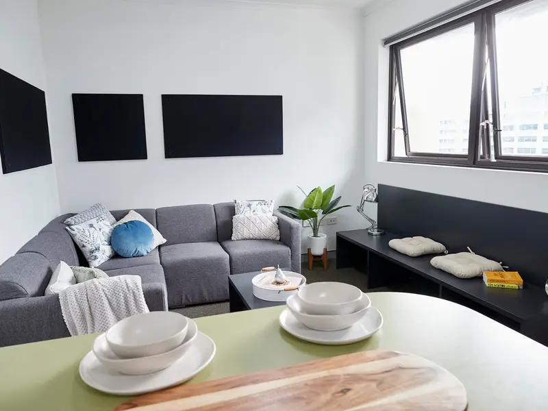 6 Bed Apartment with Ensuite photo 3