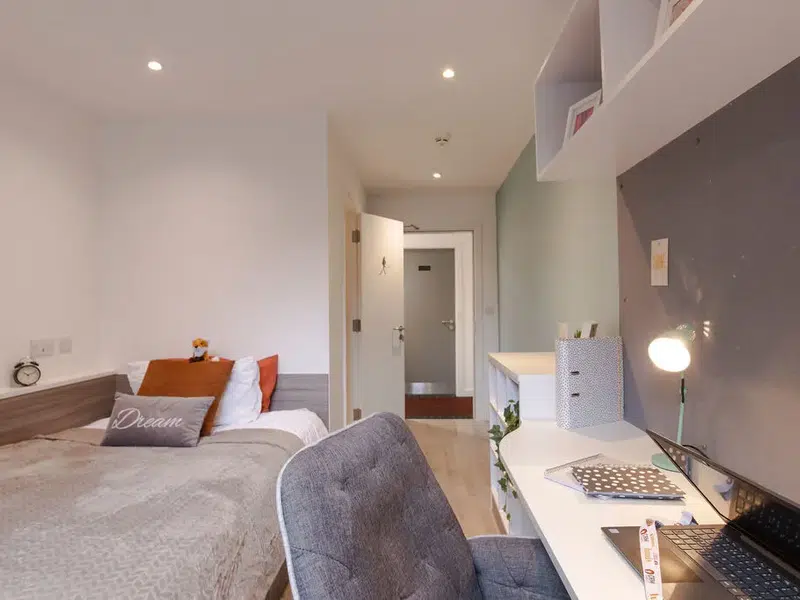 6 Bed Cluster Ensuite photo 2